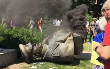Харьковский активист сообщил об обысках из-за сноса памятника Жукову