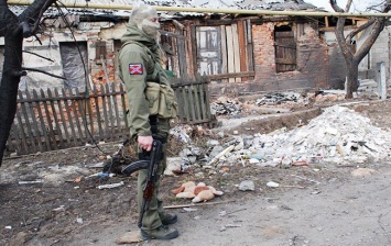Боевики обстреляли жилой дом в Марьинке