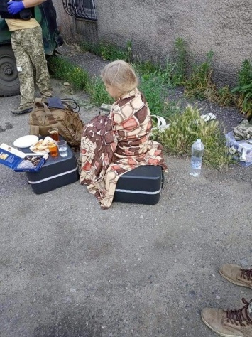 Российские оккупанты из "Гвоздик" обстреляли Марьинку: ранены четыре человека - среди них девочка, - ФОТО