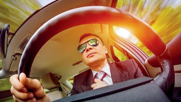 В помощь водителю: выбор солнцезащитных очков