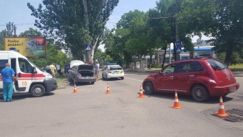 В Николаеве после столкновения иномарка вылетела за дорогу, - ФОТО, ВИДЕО