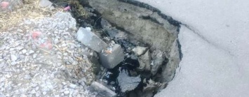 В Никополе залатали дыру на дороге и нашли "клад"