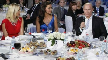 Итальянская актриса Орнелла Мути вместо выступления в театре ужинала с Путиным, теперь ей грозит тюрьма