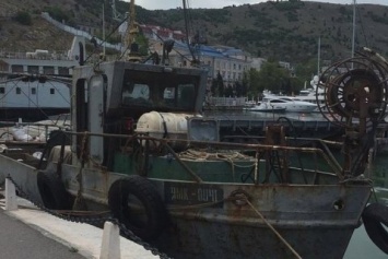 "Суд" в Крыму оштрафовал капитана украинского судна ЯМК-0041 за "незаконный промысел рыбы"