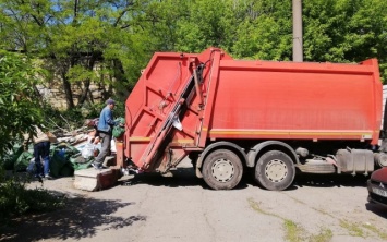 В некоторых районах Одессы стало чище, убрали мусор