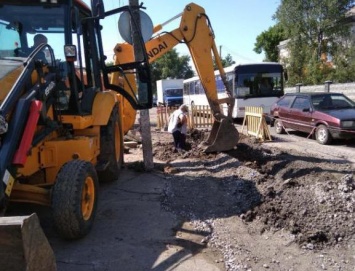 40-тонная фура помогла Павлограду отремонтировать аварийный коллектор