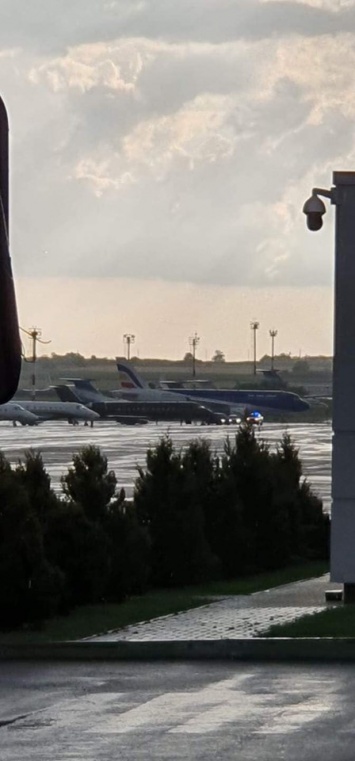 Самолеты вылетают раз в 10 минут. Молдову покинул друг Порошенко олигарх Плахотнюк и его министры