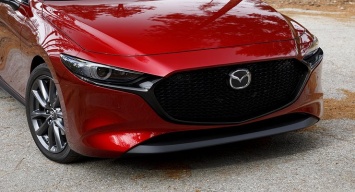 В России начинаются продажи новой Mazda3