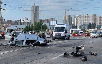 Возле центрального автовокзала в Киеве произошло ДТП, четыре человека погибли