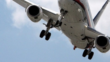 Самолет с россиянами потерял контроль и рухнул на землю: кадры с места ЧП