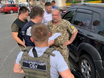 В Одесской области СБУ на регулярных взятках уличила заместителя главы военного комиссариата
