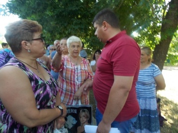 ''Месяц без воды'': жители Донбасса перекрыли дороги и обратились к Зеленскому
