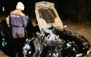 В Горячем Ключе иномарка влетела в грузовик - пострадали три человека