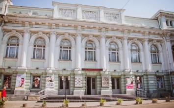Украинский театр ищет для премьеры косу, калоши, оцинкованные тазы