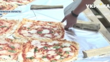 Рекорд Украины: в Тернопольской области создали крупнейшую пиццу страны