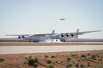 Самолет с самым большим в мире размахом крыла выставят на продажу