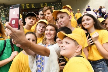 Елена Зеленская поделилась с украинцами частичкой детства: "Я снова здесь"
