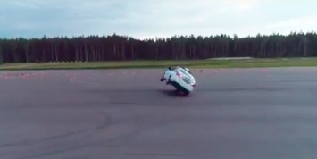 Российские полицейские случайно сделали сальто на Lada Vesta