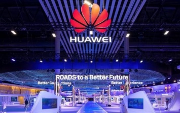 Huawei может потерять 30 млрд выручки из-за санкций США