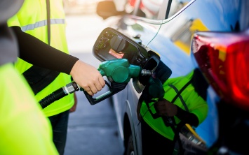 Медведев поручил Козаку проверить рост цен на бензин