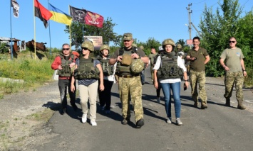 Район ООС на Донбассе посетила литовская делегация