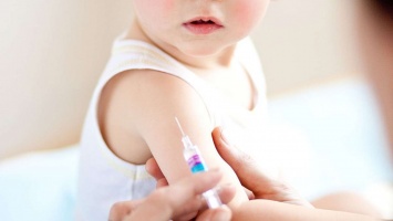 Вакцинация детей с тяжелыми болезнями: история маленького Никиты откроет украинцам глаза