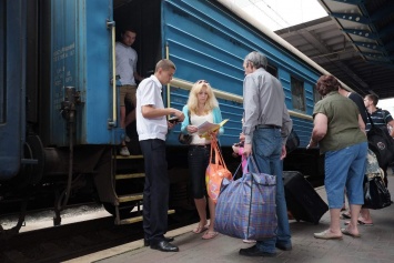 Адский поезд Укрзализныци довел украинцев до истерики: "Жалобы на пи***асов не действуют"