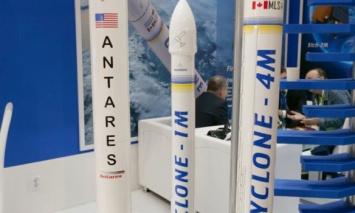Украинцы в Ле Бурже представили ракеты "Антарес", "Циклон" и космический аппарат