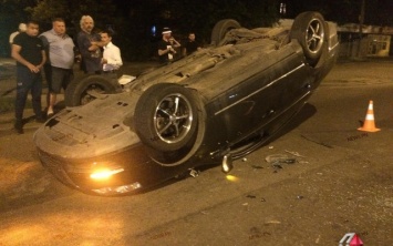 На Богоявленском проспекте после столкновения вверх тормашками перевернулась одна из машин