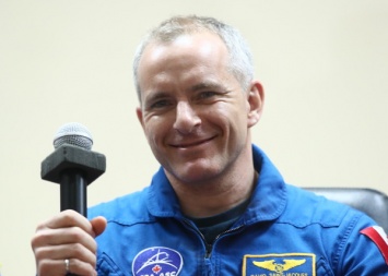 Космонавт показал на видео, как он собирается вернуться домой с МКС