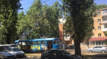 В Одессе трамвай сбил пешехода в наушниках: его срочно госпитализировали