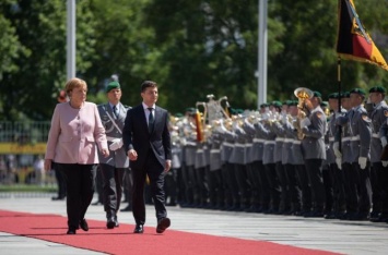 Меркель стало плохо на встрече с Зеленским