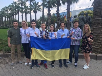 Юные николаевские ученые вернулись с наградами с научного конкурса в Турции (ФОТО)