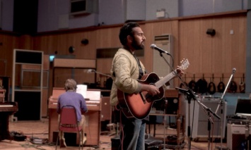Новый ролик фильма "Вчера": Гимеш Пател исполнил песню Yesterday на легендарной студии Abbey Road