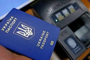За биометрическими паспортами снова выстраиваются очереди