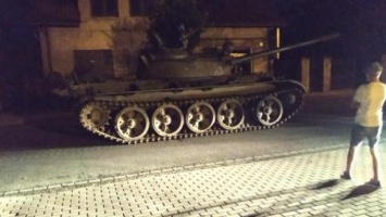 В Польше пьяный водитель похитил советский танк и катался по улицам города