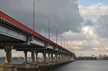 Утро 19 июня: на Новом, Амурском и Кайдакском мостах в Днепре пробки