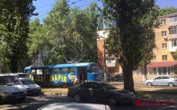 В Одессе парень попал под трамвай из-за наушников