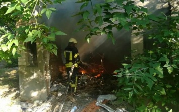 Вчера херсонские спасатели дважды ликвидировали возгорание мусора
