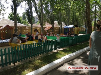 В Николаеве в детсадах начали эвакуацию детей из-за сообщения о минировании: малыши плачут