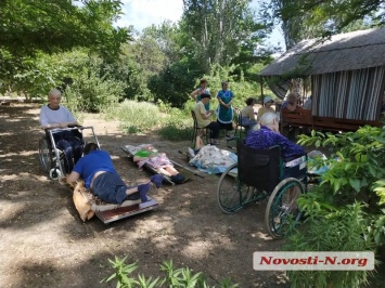 Минирование «дома престарелых»: на улицу вынесли лежачих больных. ФОТО