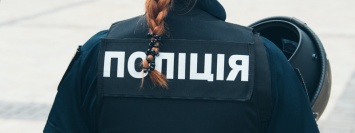 Скандал на Бессарабке в Киеве: полицейские задержали женщину, которая снимала их на камеру