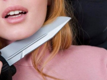 Интернет-кавалер на свидании набросился на женщину с ножом