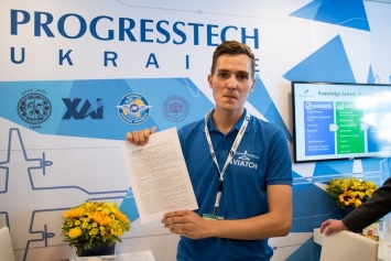 На Ле Бурже украинский студент подписал контракт с компанией Boeing