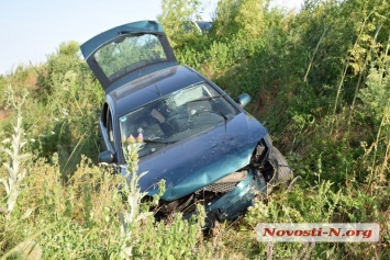 Под Николаевом пьяный водитель на «Форде» улетел в кювет - пострадал пассажир