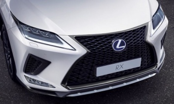 Компания Lexus представила новые адаптивные фары BladeScan