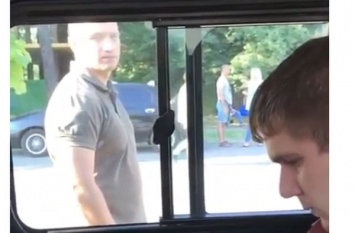 Киевская полиция освободила похищенного парня из плена военкомата (фото, видео)