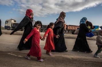 На Балканах доля женщин среди беженцев составляет 60% - отчет УВКБ ООН