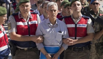 В Турции за участие в путче 17 обвиняемым дали 141 пожизненное