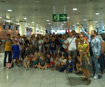 "Мы хотим домой": застрявшие в Испании туристы из Харькова находятся на грани отчаяния (фото, видео)